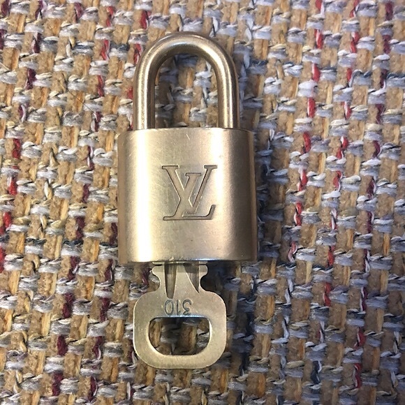 Louis Vuitton LV Gold Pqdlock Lock & Key 310 - Picture 8 of 13